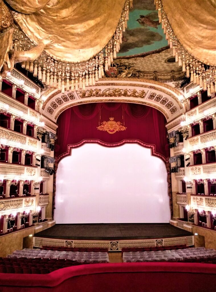 Итальянская оперная музыка - Опера в San Carlo в Неаполе